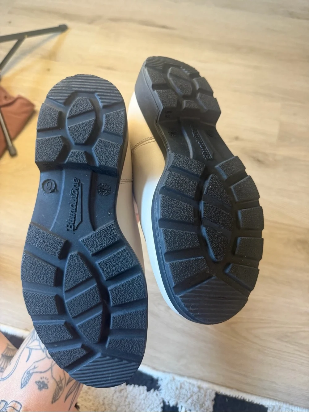 Blundstone cream colored